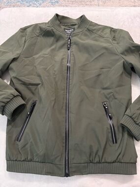 Vouge Dress Men’s Olive Green Jacket Size Large E27